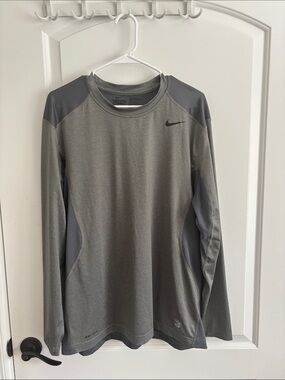 Nike Dri-FIT Long Sleeve Fitted Shirt Men's XL Gray Athletic Base Layer